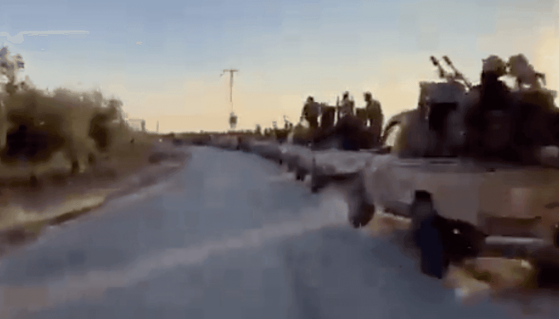 هل يوثّق الفيديو أرتالًا حديثة للجيش السوري قرب مناطق قسد؟