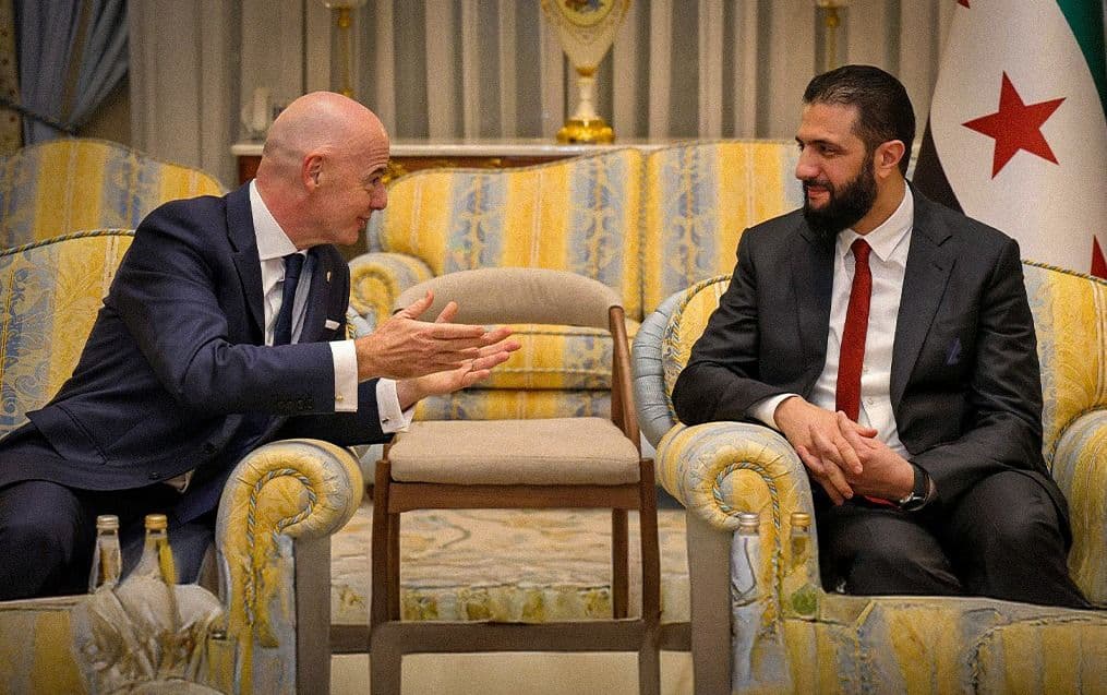 هل نشر لاعب برشلونة روني بردغجي صورة للشرع رفقة رئيس الفيفا؟