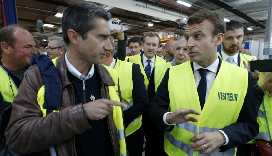 Verify Sy Macron Didn T Wear A Yellow Vest As An Apology To The Protesters And The Video Of Throwing An Egg On Him Is Old